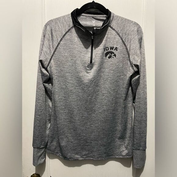 Colosseum Other - Colosseum Iowa Hawkeyes Men’s Large Gray Long Sleeve Pullover Shirt